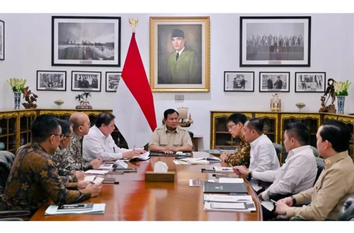    Presiden Prabowo menggelar pertemuan dengan sejumlah menterinya guna membahas ketahanan fiskal nasional di Istana Merdeka, Jakarta, Kamis, 19 Maret 2026. Foto: Ist.