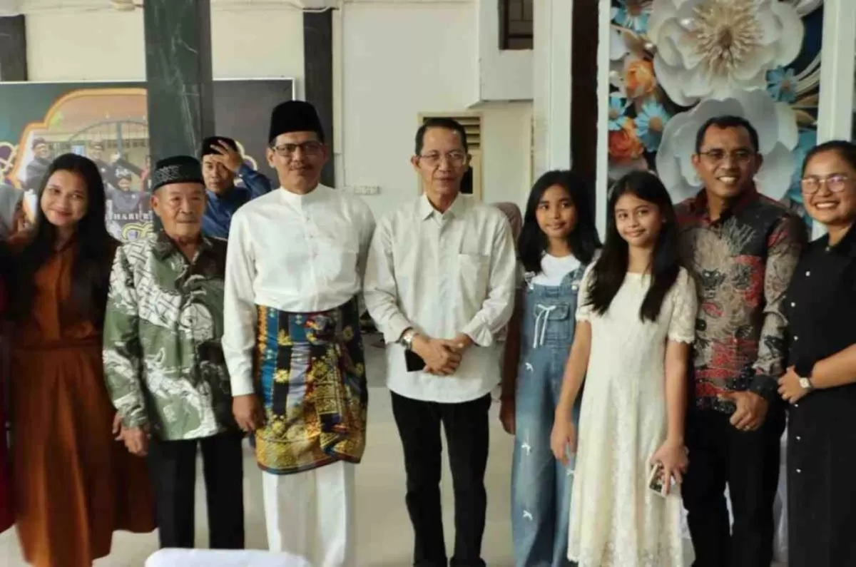 Gelar Open House, Rumah Ketua DPRD Batam Dipadati Warga