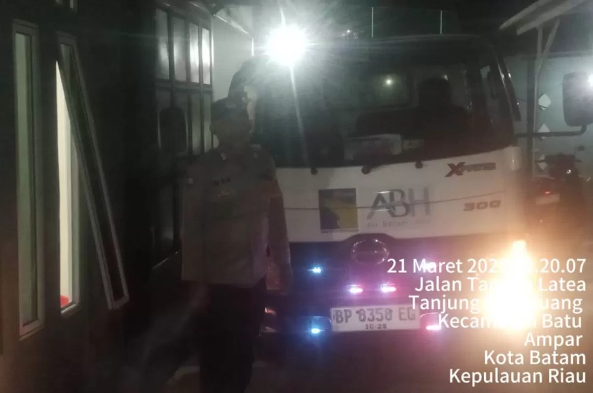 Polsek Batu Ampar Laksanakan Monitoring dan Pengamanan Pendistribusian Air Bersih Hari ke-58 bagi Warga Terdampak Gangguan Air