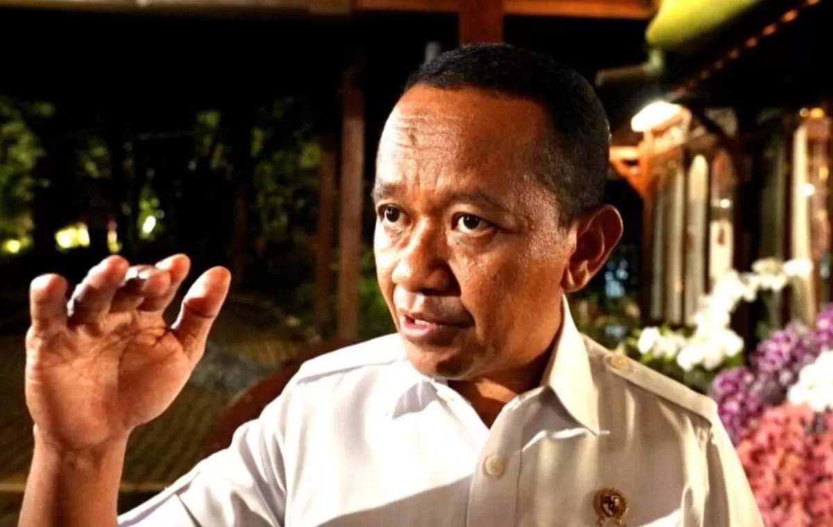 Menteri Energi dan Sumber Daya Mineral (ESDM) Bahlil Lahadalia memberikan keterangannya usai mengikuti rapat terbatas bersama Presiden Prabowo Subianto dan sejumlah menteri di kediaman pribadi Presiden di Hambalang, Bogor, pada Rabu, 25 Maret 2026. Foto: Ist.