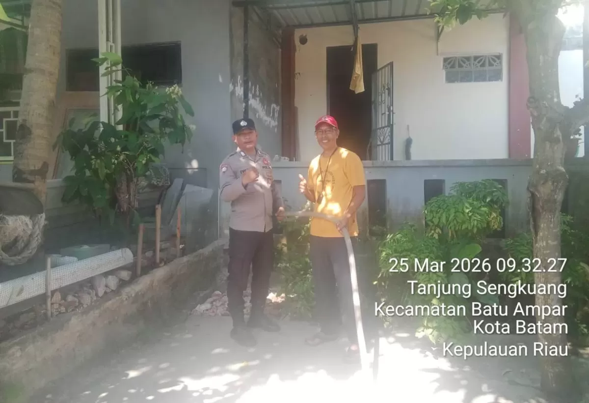 Monitoring Pendistribusian Air Bersih Hari ke-62, Polsek Batu Ampar Pastikan Kebutuhan Warga Terpenuhi