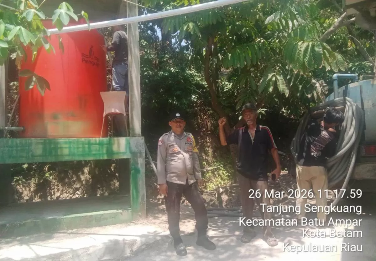 Jamin Kebutuhan Masyarakat, Polsek Batu Ampar Amankan Distribusi Air Bersih Hari Ke-63
