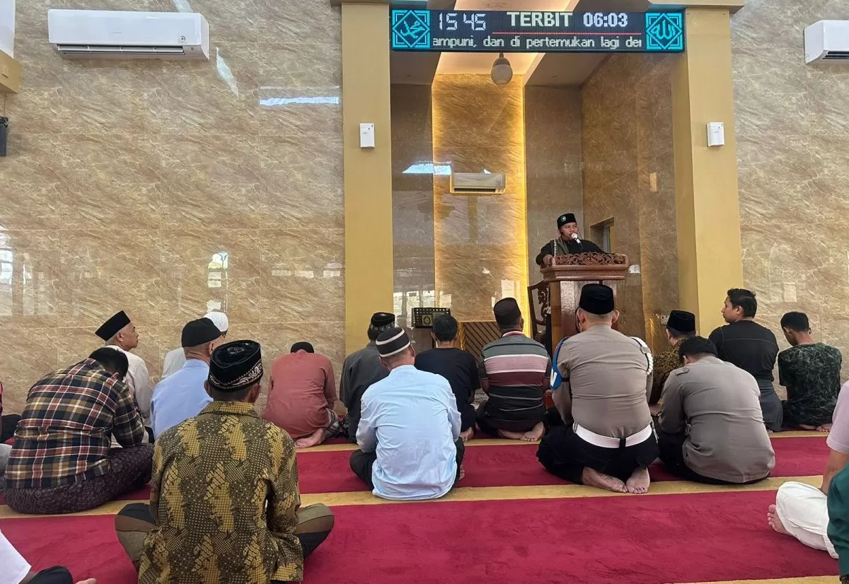 Polsek KKP Hadir untuk Masyarakat, Sholat Istisqa dan Bansos Digelar di Masjid Al-Fitrah