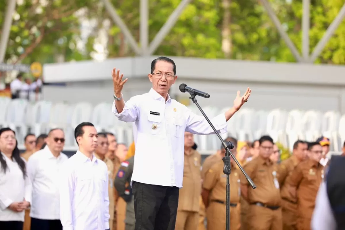 Wali Kota Batam, Amsakar Achmad, memimpin apel gabungan perdana pascale&shy;baran Idulfitri 1447 Hijriah di Dataran Engku Putri, Batamcentre, Senin, 30 Maret 2026.