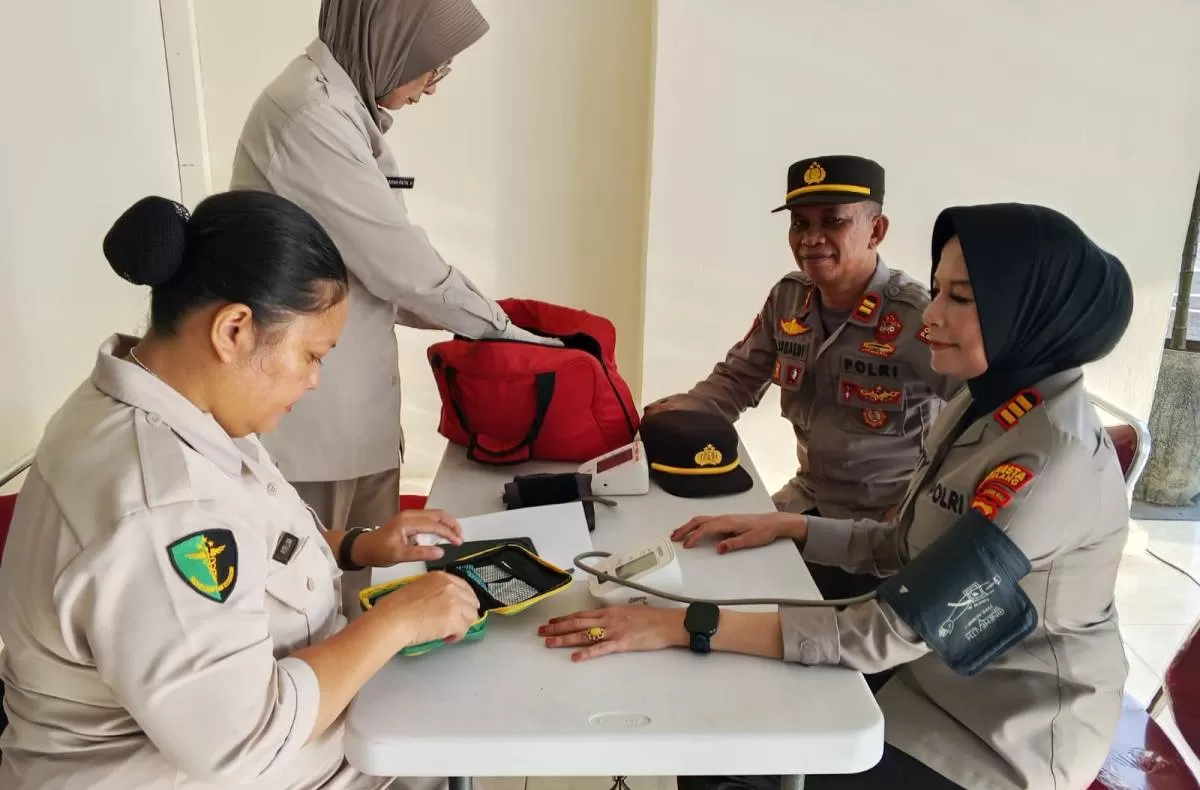 Sidokkes Polresta Barelang Pastikan Kondisi Prima Personel Melalui Pemeriksaan Rutin