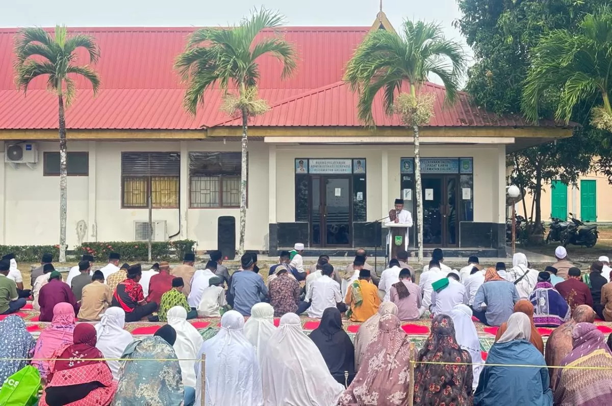 Sholat Istisqa di Galang, Wujud Kebersamaan Polri dan Masyarakat Memohon Turunnya Hujan