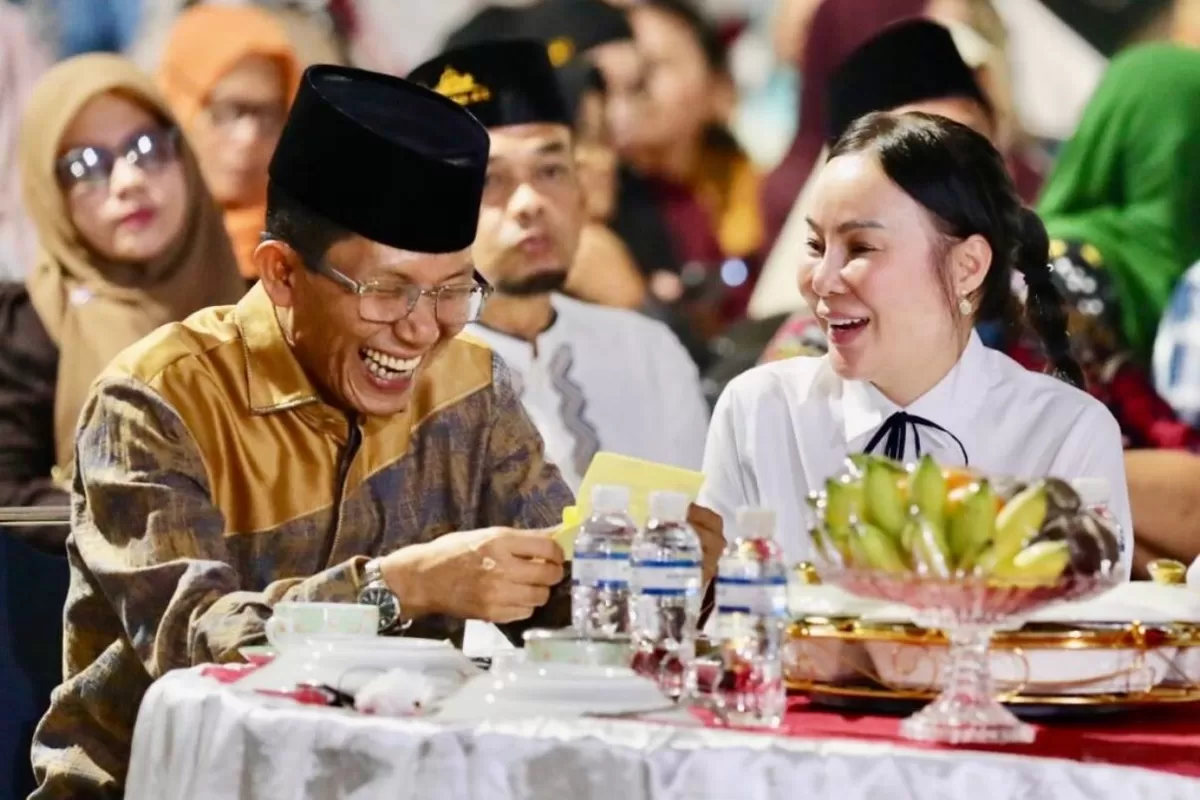 Wali Kota Batam, Amsakar Achmad bersama Wakil Wali Kota Batam, Li Claudia Chandra, menghadiri halalbihalal tingkat Kecamatan Seibeduk, Selasa, 31 Maret 2026.
