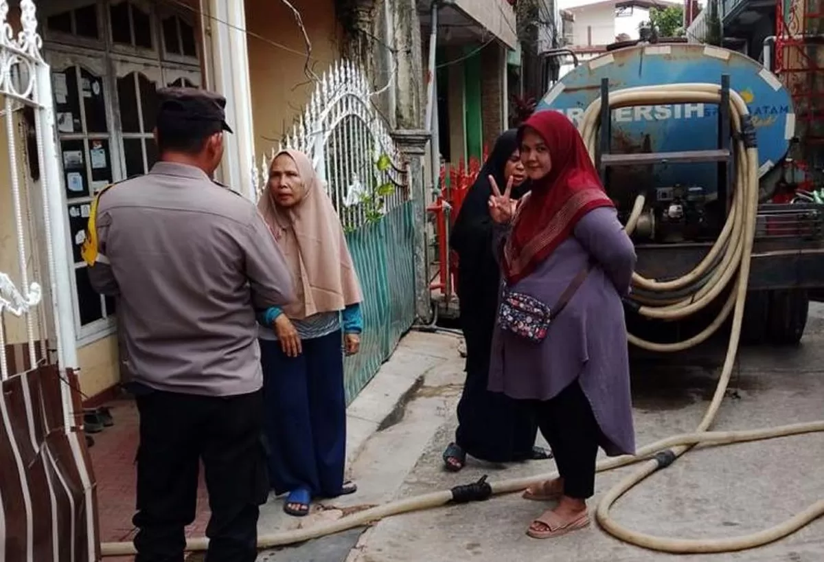 Monitoring ini dilaksanakan di dua wilayah terdampak, yakni Kelurahan Tanjung Sengkuang dan Kelurahan Batu Merah, dengan melibatkan personel Polsek Batu Ampar sebagai pelaksana kegiatan.