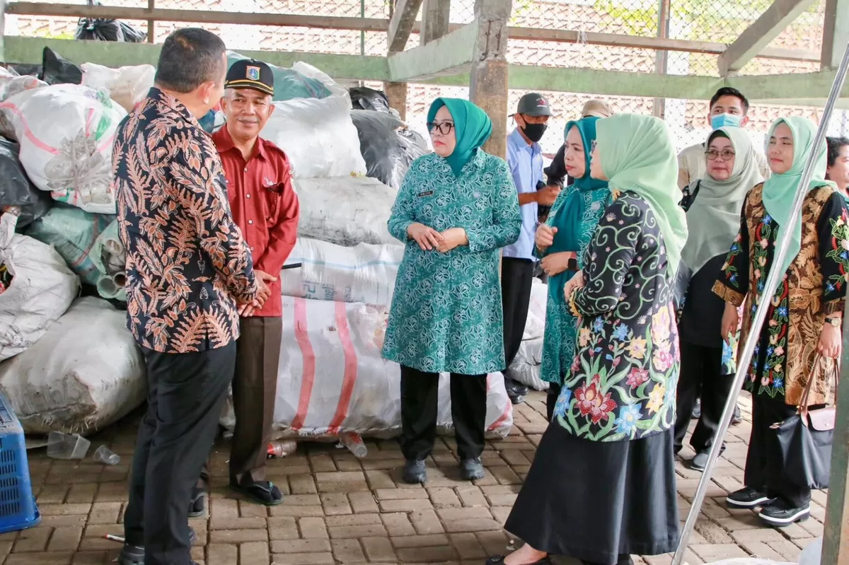 Ketua TP-PKK Kota Batam, Erlita Amsakar: Belajar Pengelolaan Sampah Efektif di Jakarta Barat
