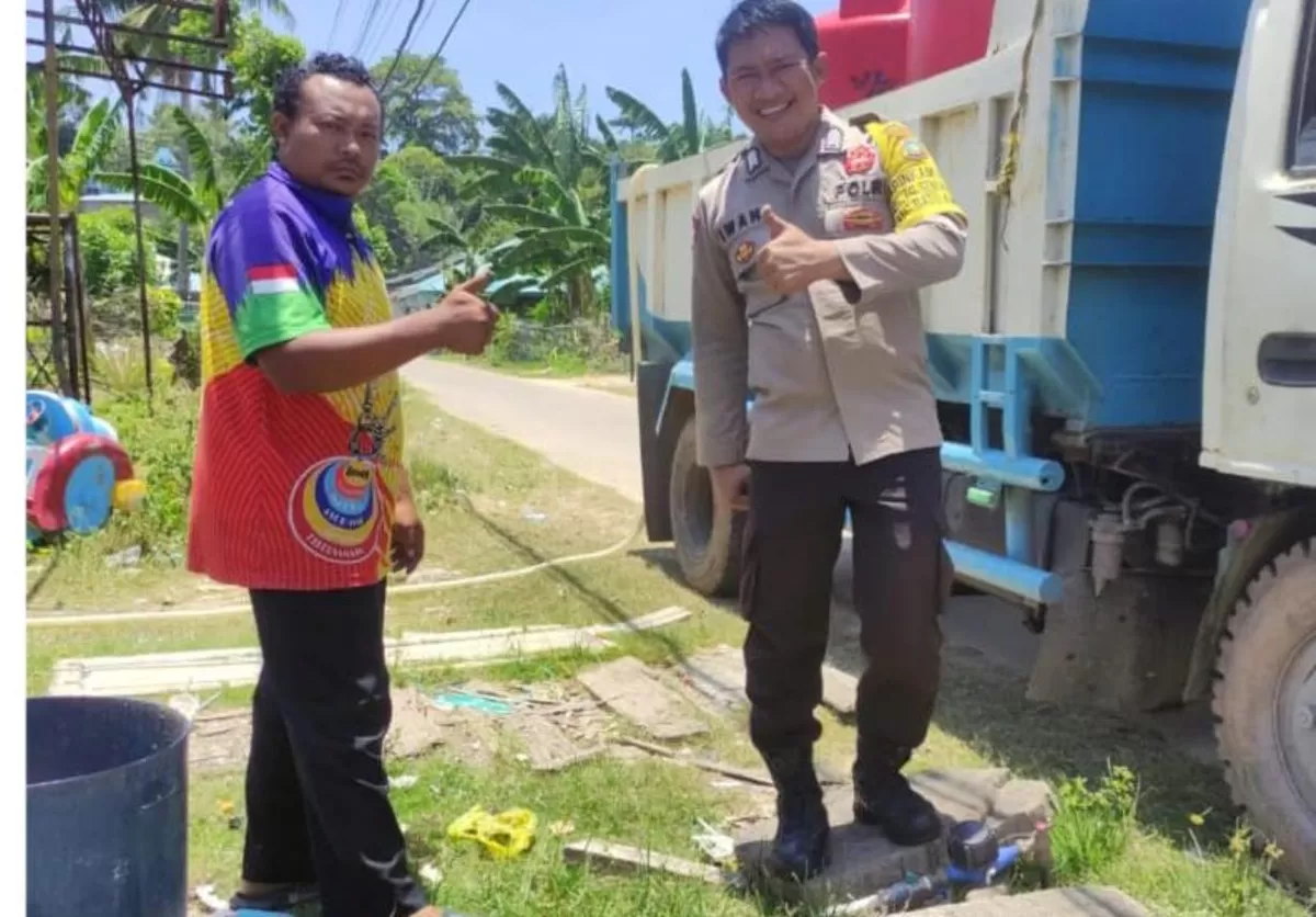 Polsek Batu Ampar Pastikan Pendistribusian Air Bersih Berjalan Lancar di Tanjung Sengkuang dan Batu Merah
