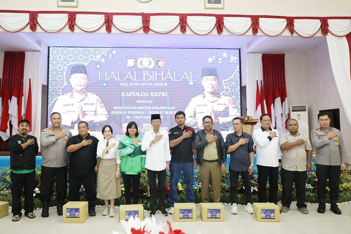 Walikota Batam Amsakar Achmad, bersama Wakil Walikota Batam Li Claudia Chandra, menghadiri halalbihalal Polda Kepri bersama komunitas pengemudi online serta serikat buruh se-Kepri.(Foto:Diskominfo Batam)