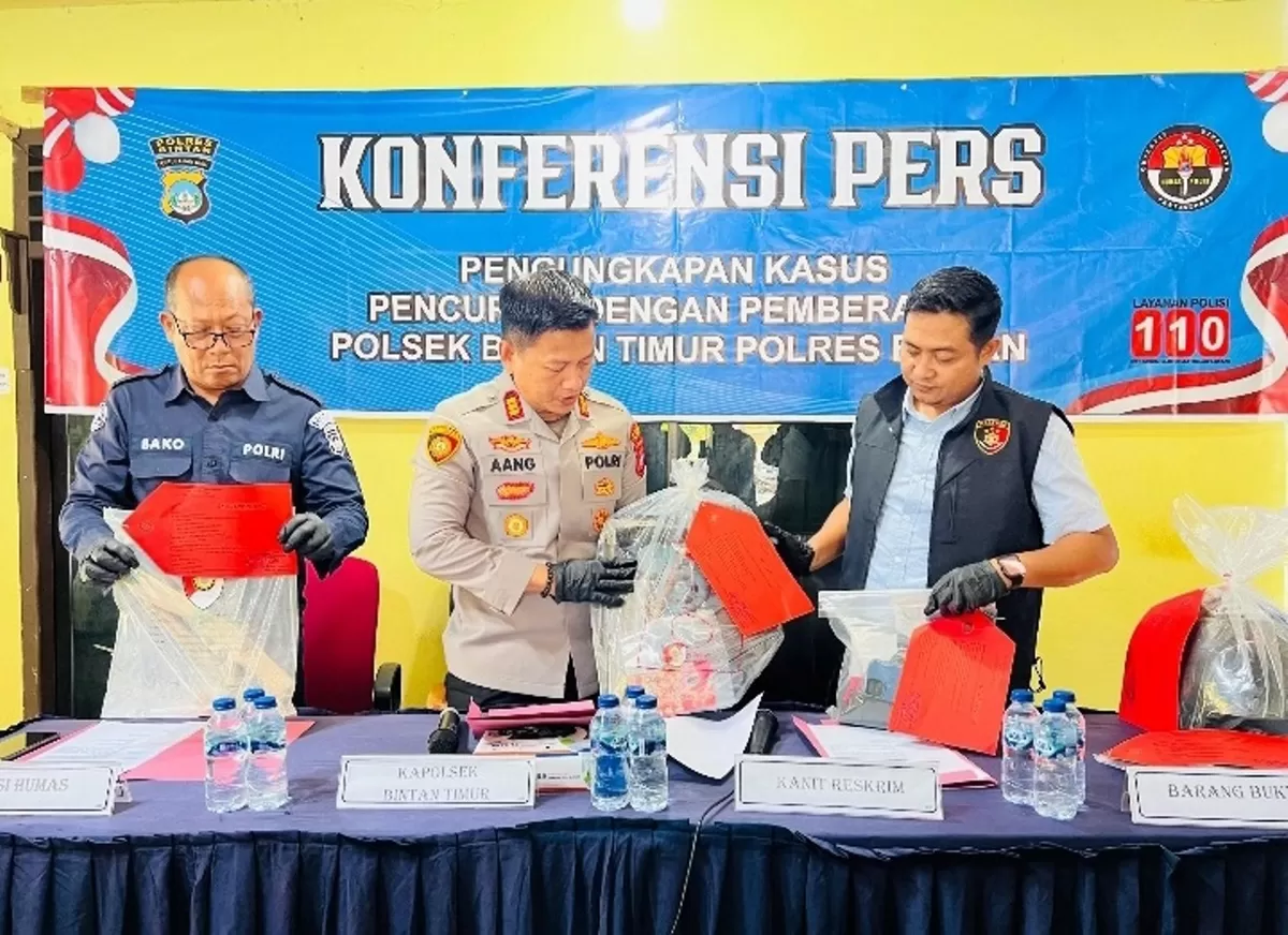 Kapolsek Bintan Timur AKP Aang Setiawan bersama Kanit Reskrim Ipda Yopi Akbar dan Kasi Humas Polres Bintan(Humas Polda Kepri)