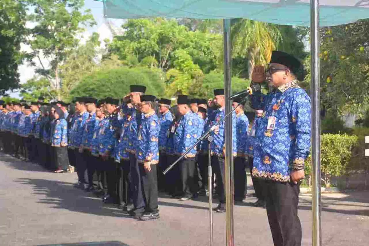 Walikota Tanjungpinang Lis Darmansyah saat memimpin upacara bendera Hari Kesadaran Nasional di halaman Kantor Walikota Tanjungpinang. (Foto:Diskominfo Tanjungpinang)