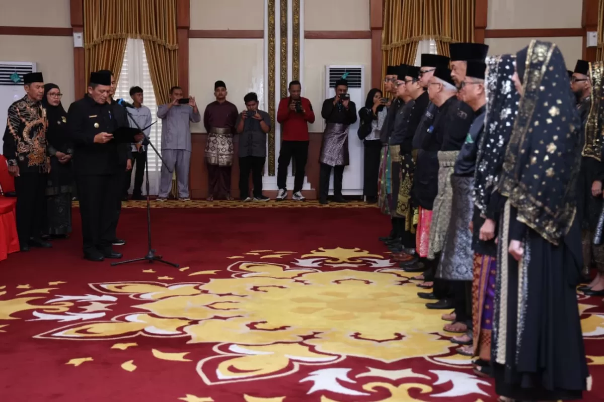 Gubernur Kepri Ansar Ahmad saat melantik Dewan Kebudayaan Provinsi Kepulauan Riau masa bakti 2026&ndash;2031.(Foto:Diskominfo Kepri)