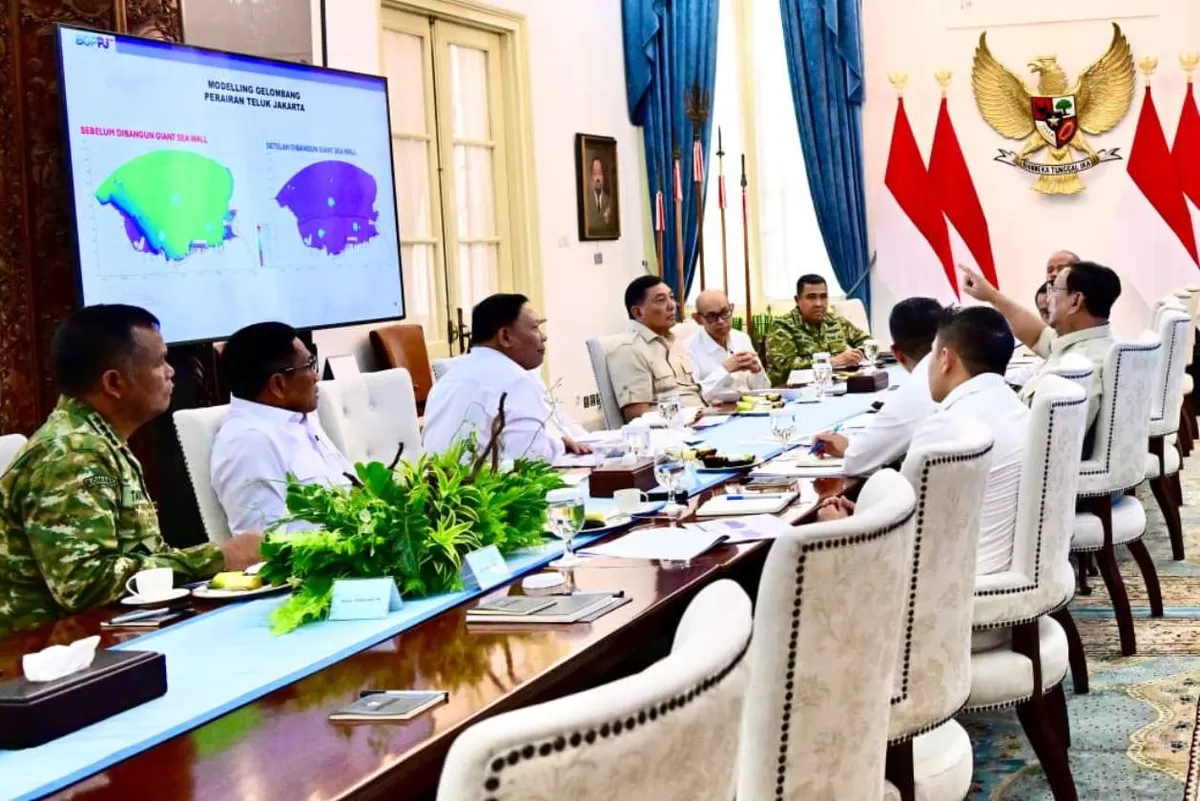 Presiden Prabowo Subianto memimpin rapat terbatas giant sea wall. (Foto/Sekretariat Presiden)