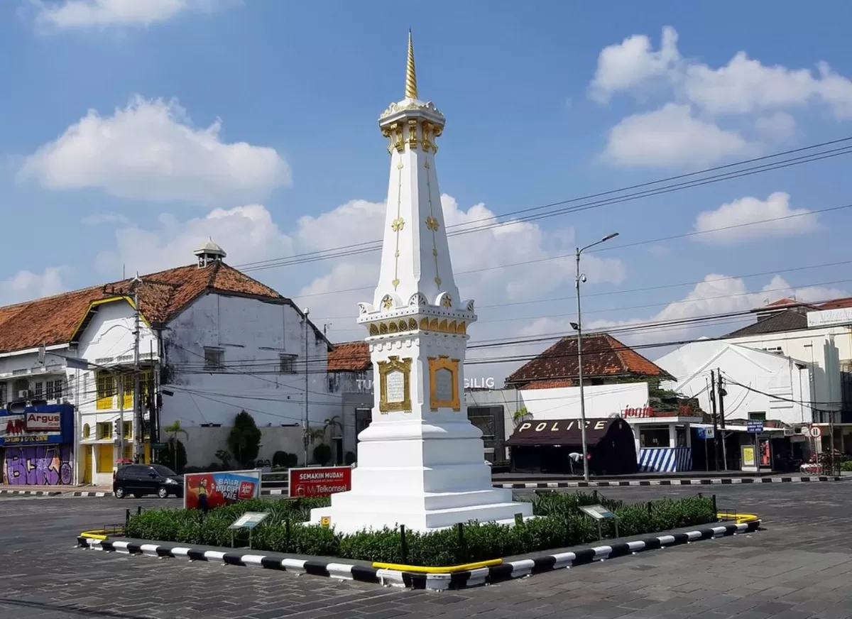 Tugu Yogyakarta wisata sejarah lambang persatuan rakyat dan raja.