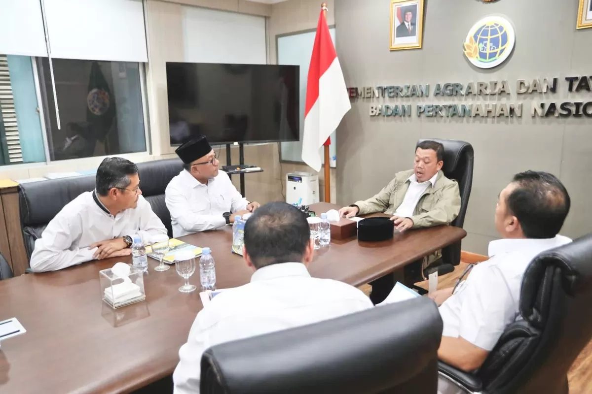 Wali Kota Tanjungpinang Lis Darmansyah saat berkonsulatasi dengan Menteri ATR/BPN,  Nusron Wahid di Kantor Kementerian ATR/BPN.(Foto: Diskominfo Tanjungpinang)