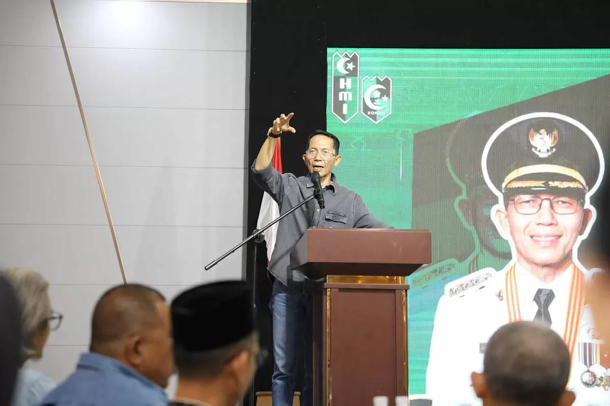 Waikota Batam Amsakar Achmad memberikan sambutan saat hadiri pelantikan Pengurus HMI dan Korps HMI-Wati (KOHATI) Cabang Batam periode 2026&ndash;2027.(Foo:Diskominfo Batam)