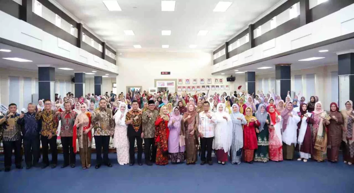 Walikota Tanjungpinang Lis Darmansyah foto besama saat menghadiri peringatan Hari Kartini tahun 2026. (Foto:Diskominfo Tanjungpinang)