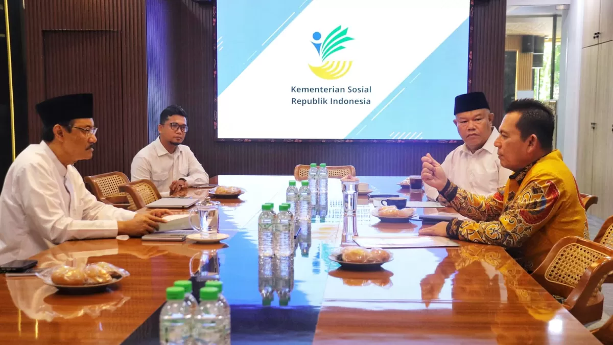 Gubernur Kepri Ansar Ahmad saat mengadakan peremuan bersama Menteri Sosial RI, Saifullah Yusuf di Kafe Kemensos &ldquo;Selalu Ada&rdquo;. (Foto:Diskominfo Kepri)