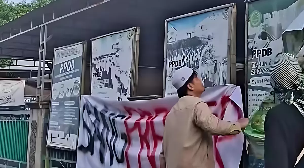 Massa datangi Ponpes di Pati usai oknum kiai diduga lakukan pencabulan pada santriwatinya. (Instagram/ekosuswanto_mbahto)