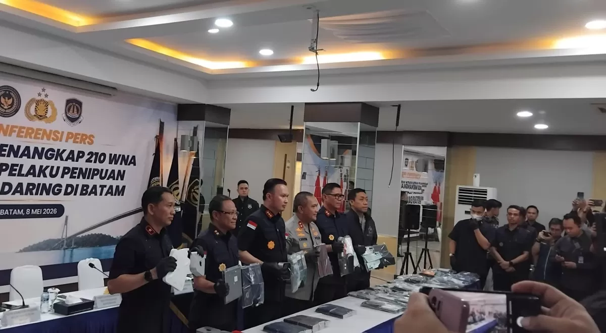 Konferensi Pers Imigrasi Menagkap 210 WNA Terduga Pelaku Penipuan Investasi Daring di Batam, Jumat 8 Mei 2026. (Muhammad Kamil)