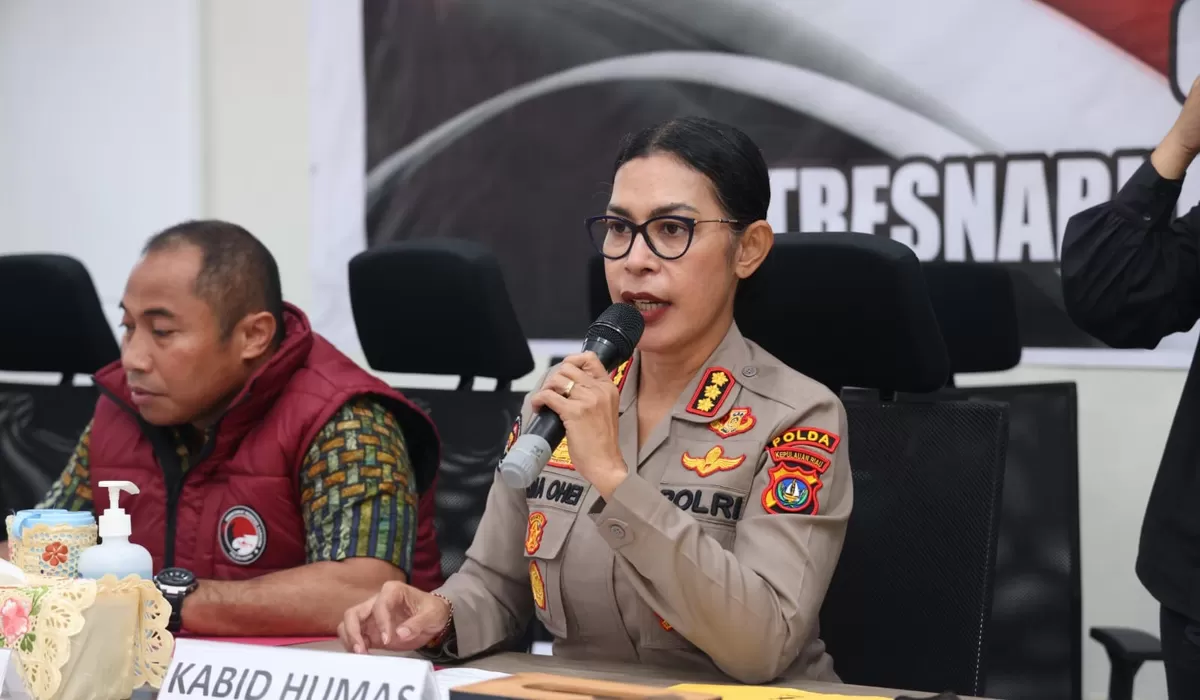 Kabidhumas Polda Kepri Kombes Pol. Dr. Nona Pricillia Ohei, S.I.K., S.H., M.H., berikan keterangan pers ungkap kronologi penangkapan. (Humas Polda Kepri)