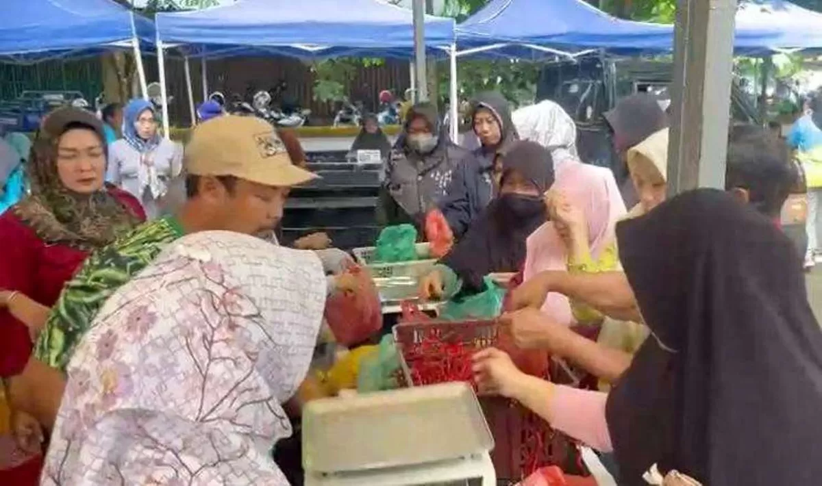  Operasi Pasar Murah digelar Pemerintah Kota Tanjungpinang di halaman Gedung Tengku Mandak, Bintan Center. (Diskominfo Tanjungpinang)