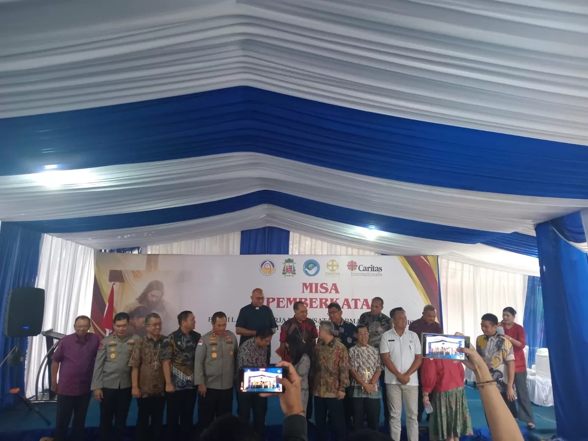 Kapolda Kepri Irjen Pol. Asep Safrudin, Wakapolda Kepri Brigjen Pol. Dr. Anom Wibowo, para Pejabat Utama Polda Kepri, PLH. Walikota Batam Li Claudia Chandra, Wakapolresta Barelang AKBP Fadli Agus,saat sesi photo bersama. (Humas Polresta Barelang)
