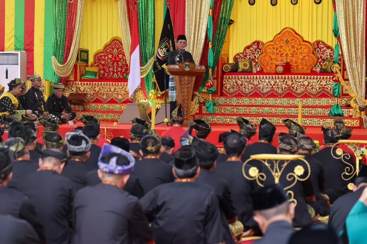 Gubernur Kepri Ansar Ahmad saat memberikan kata sambutan pada Pengukuhan Hulubalang LAM Kepri Masa Khidmat 2026&ndash;2027. (Foto:Diskominfo Kepri).