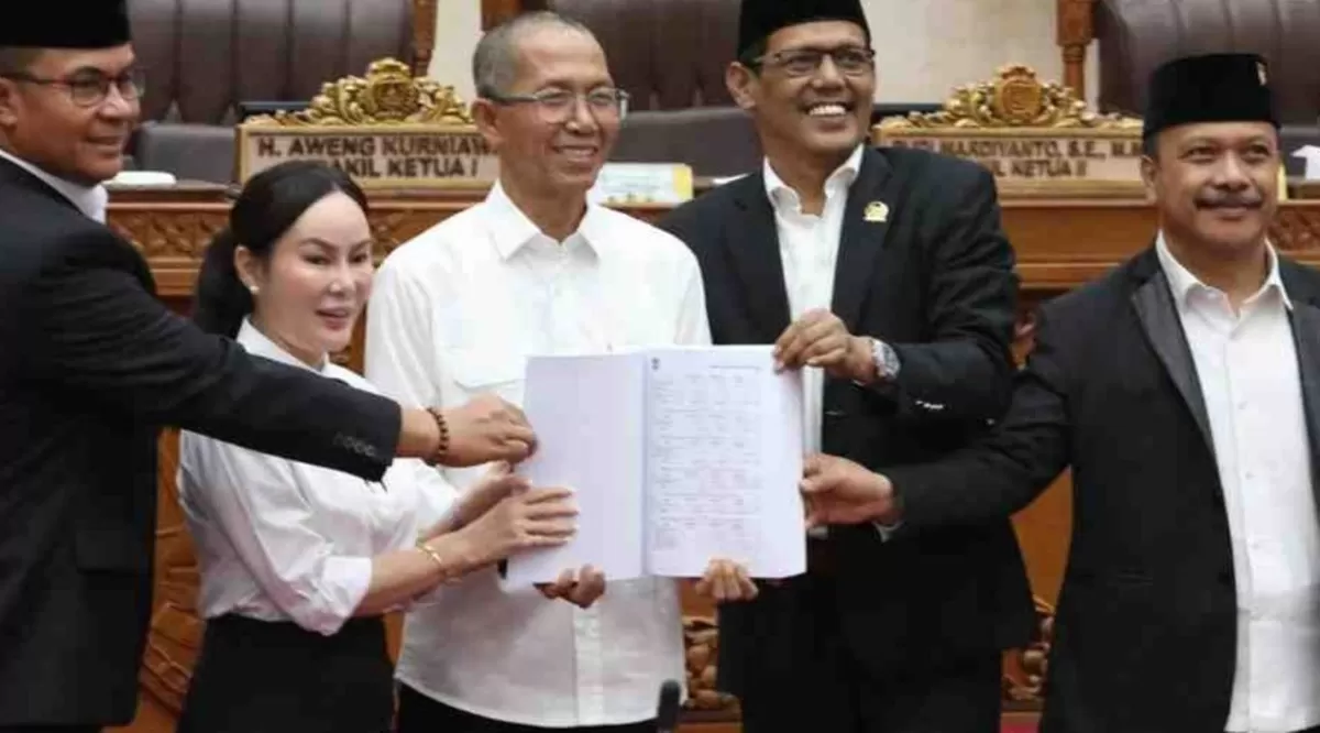 Rapat paripurna dipimpin Ketua DPRD Kota Batam Haji Muhammad Kamaluddin didampingi Wakil Ketua I Haji Aweng Kurniawan dan Wakil Ketua II Budi Mardiyanto. (humas dprd batam)