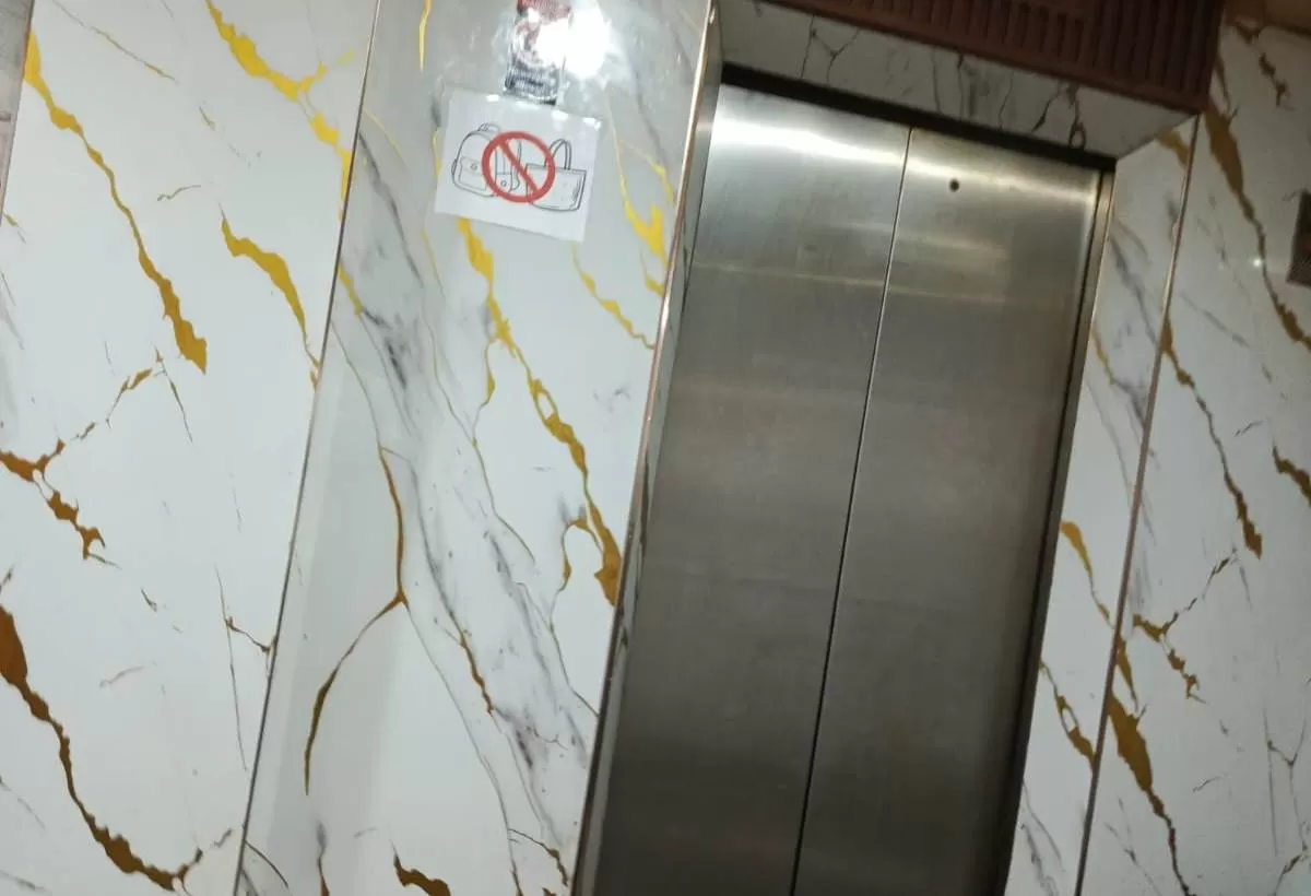 foto yang sempat terpajang di pintu masuk P1, P2, dan P3 diketahui sudah tidak lagi berada di tempat semula. (ria fahrudin)