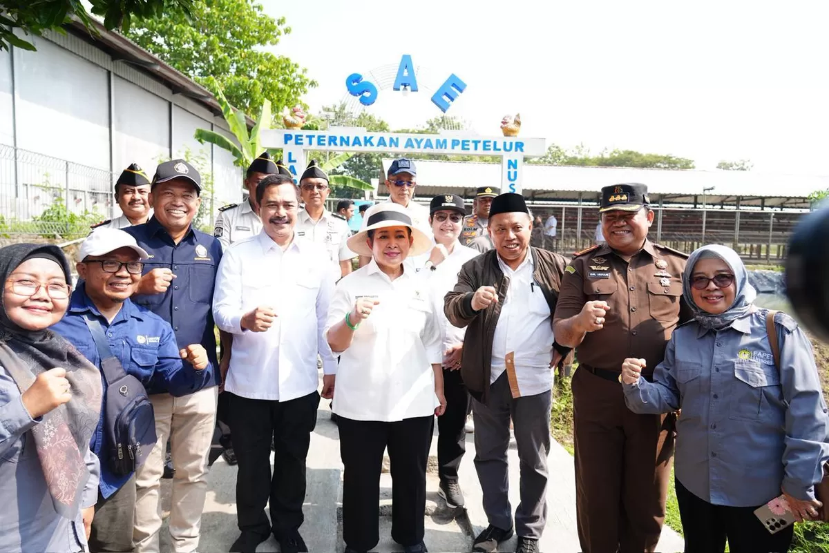 Titiek Soeharto didampingi Menteri Imigrasi dan Pemasyarakatan, Agus Andrianto saat melakukan kunjungan ke lokasi. (Humas Lapas Nusa Kambangan)