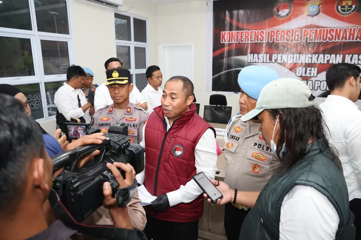 Konferensi pers pemusnahan barang bukti hasil pengungkapan kasus disaksikan oleh perwakilan Kejaksaan, Pengadilan, BNN, serta instansi terkait. (Humas Polda Kepri)