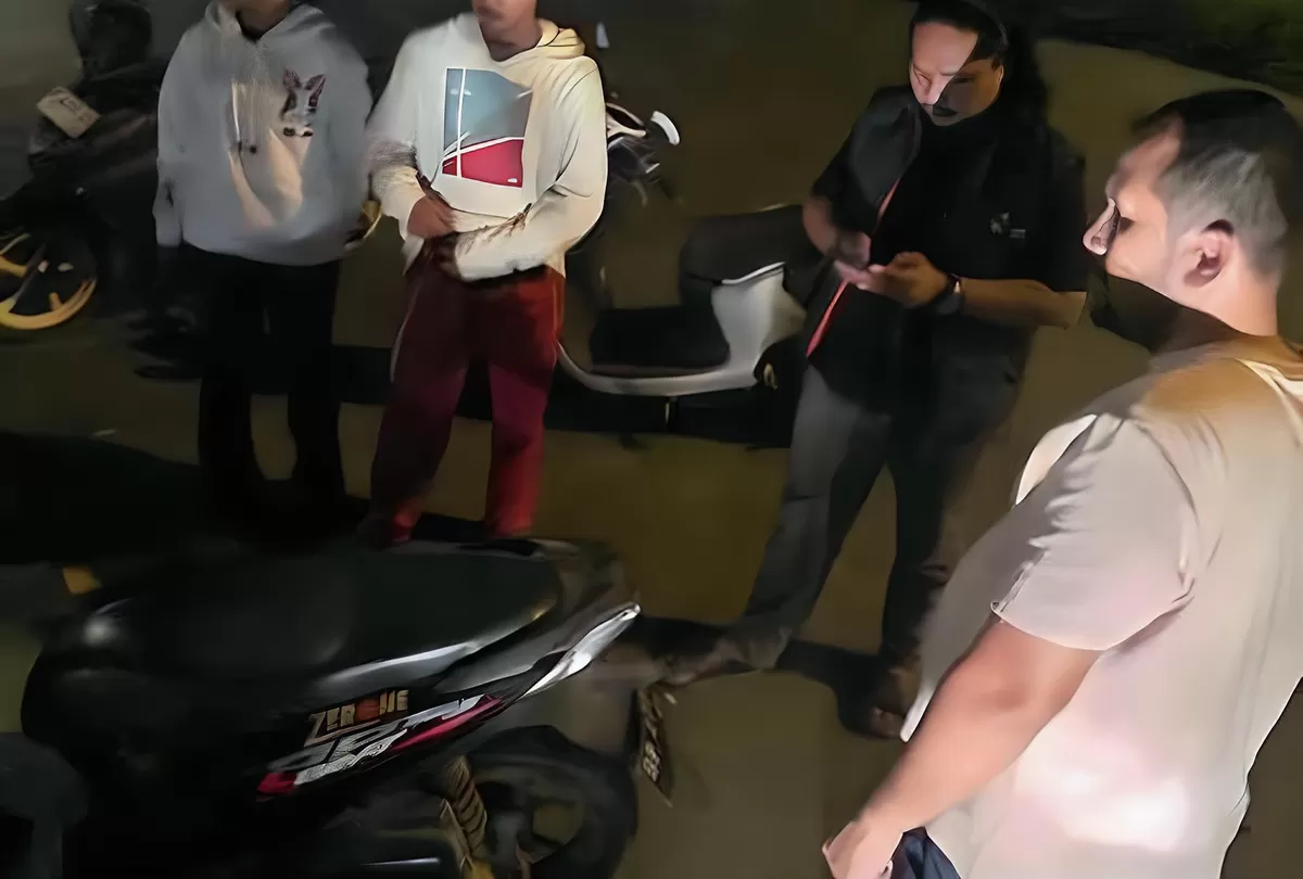 Personel piket gabungan Polsek Batam Kota saat turun ke lokasi dan mengamankan 1 Unit Kendaraan Roda 2 BP 2771 RM. (Humas Polresta Barelang)