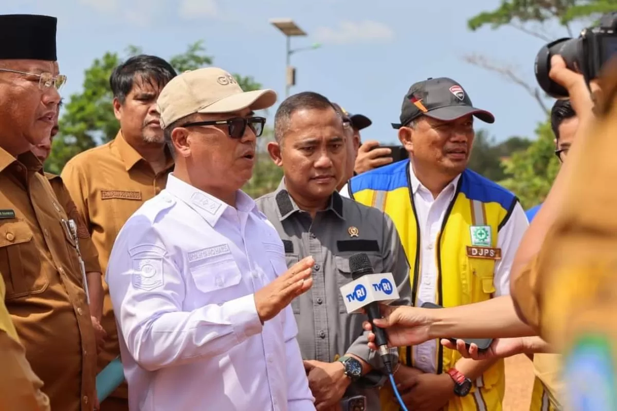 Wakil Gubernur Kepri, Nyanyang Haris Pratamura memberikan keterangan pers terkait Sekolah Rakyat. (Foto:Diskominfo Kepri) 