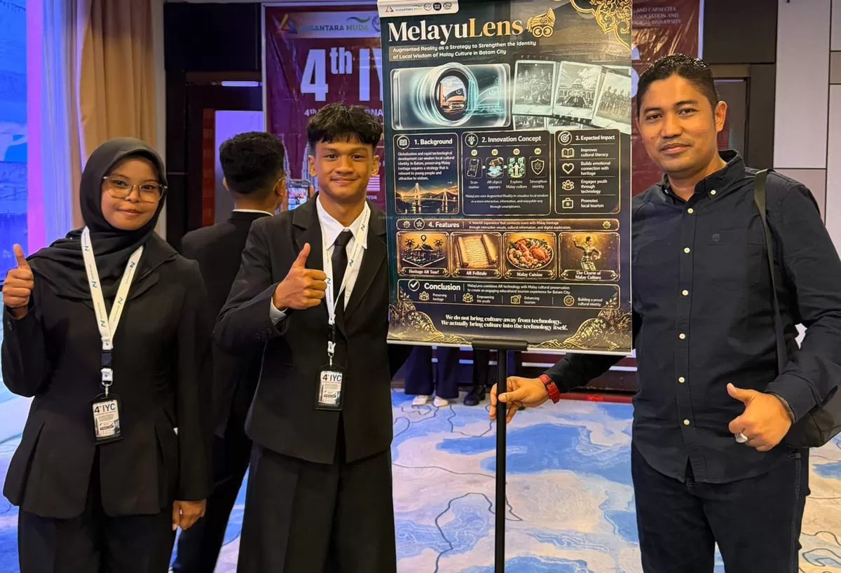 Muhammad Ihsan dan Salwa Adnindya Siswa MAN Batam, membawa nama baik madrasah dan Indonesia dalam ajang bergengsi 4th International Youth Conference, Malaysia dan Singapura. (Humas MAN 2 Batam)