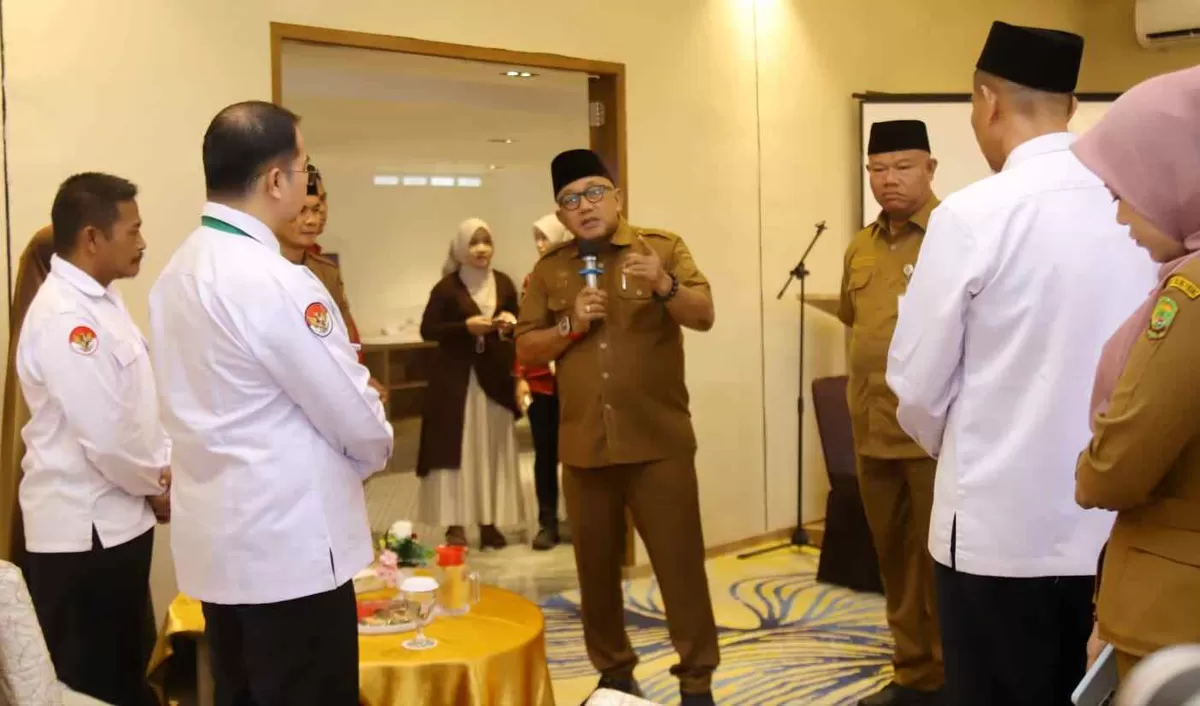 Walikota Lis beri arahan kepada bagian Kesra saat menyaksikan simulasi Training Center (TC) kafilah MTQ Kota Tanjungpinang. (foto:diskominfo tanjungpinang)