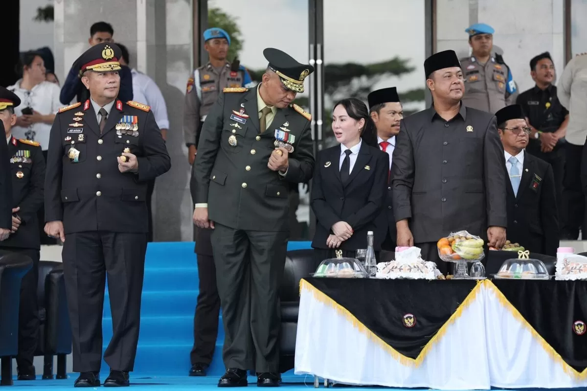 Wakil Wali Kota Batam, Li Claudia Chandra, menghadiri Upacara Hari Bhayangkara ke-80 di Lapangan Bhayangkara Polda Kepulauan Riau. (Humas Diskominfo Batam)