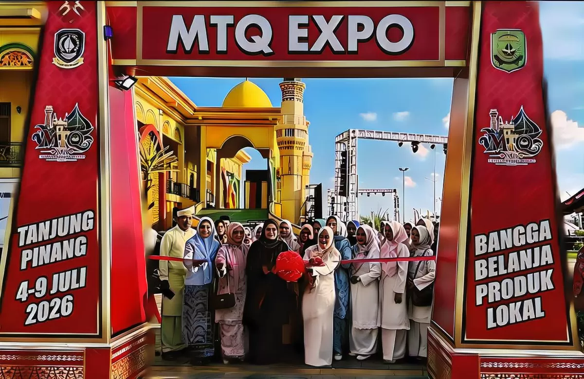 Ketua Tim Penggerak PKK Provinsi Kepri, Dewi Kumalasari, resmi membuka Bazar dan Expo Musabaqah Tilawatil Quran (MTQ) XII Tingkat Provinsi Kepri Tahun 2026. (Humas Diskominfo)