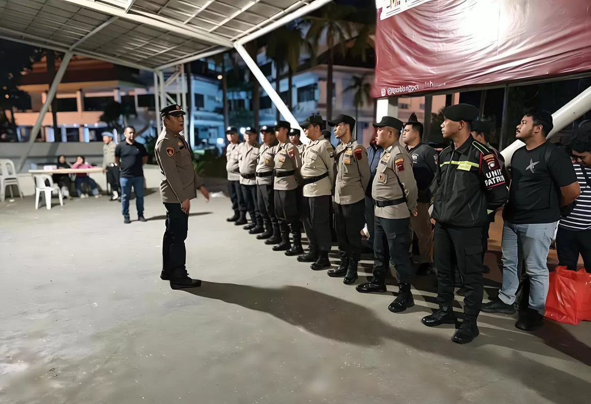 Apel kesiapan pengamanan dipimpin Kapolsek Batam Kota AKP Benny Syahrizal, S.H., M.H., serta Padapam Iptu Rahmat S., S.H., M.H, di Dataran Engku Putri Batam. (Humas Polresta Barelang)