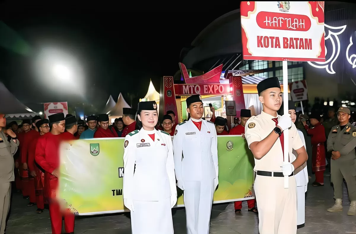 Batam berangkatkan kafilah berjumlah 153 orang, 56 peserta, 80 personel marching band, serta ofisial, pelatih, hingga tim pendukung yang meliputi aspek medis dan logistik. (Humas Diskominfo Batam)