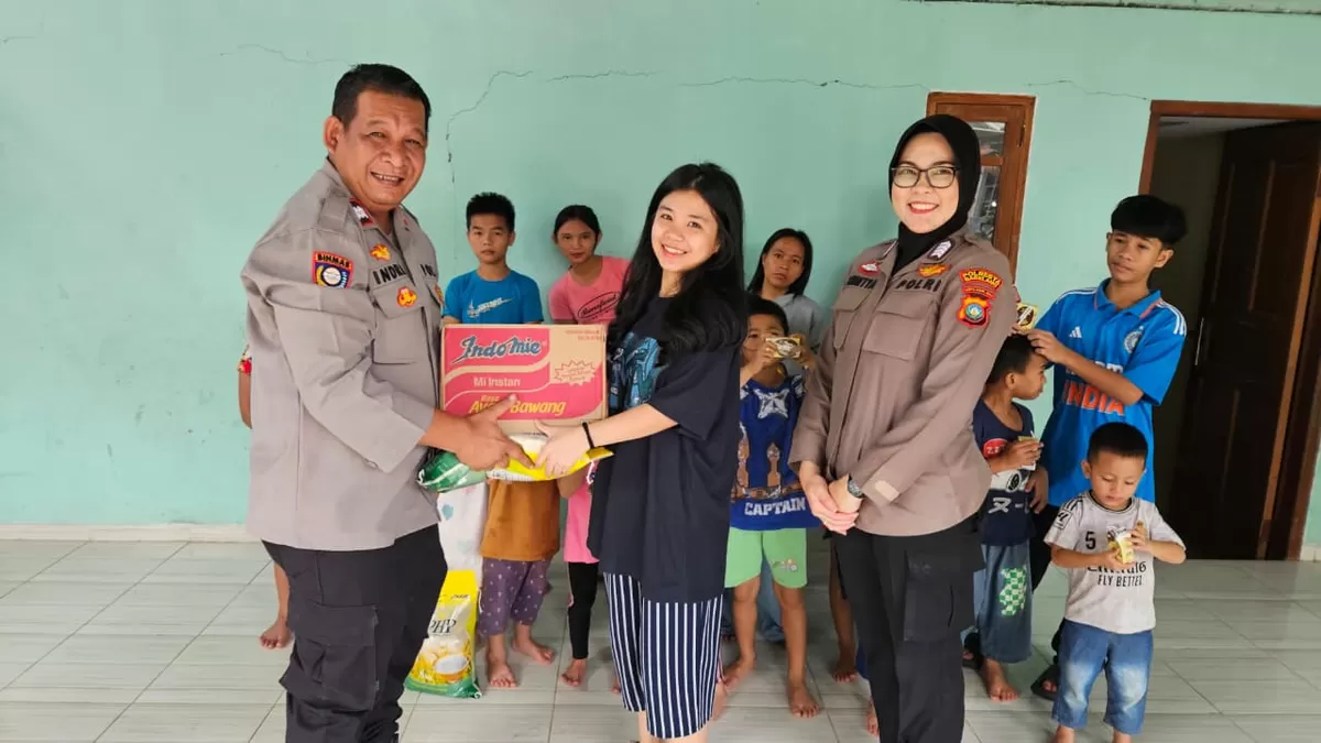 Satbinmas Polresta Barelang,saat silaturahmi sekaligus menyerahkan bantuan sosial kepada Yayasan Siloam Nusantara Batam. (Humas Polresta Barelang)