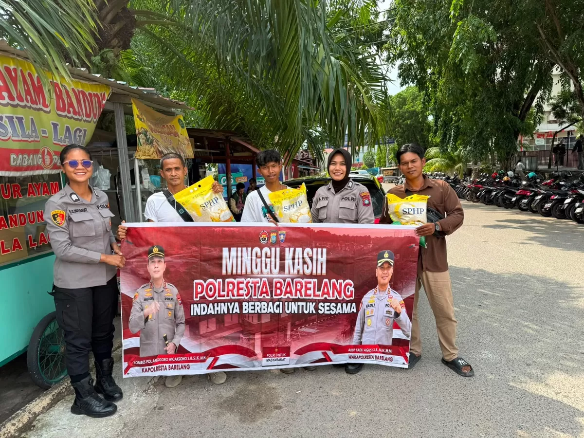 Minggu Kasih Tahun 2026, Polwan Polresta Barelang  berbagi rezeki sekaligus mempererat tali kasih bersama masyarakat. (Humas Polresta Barelang)