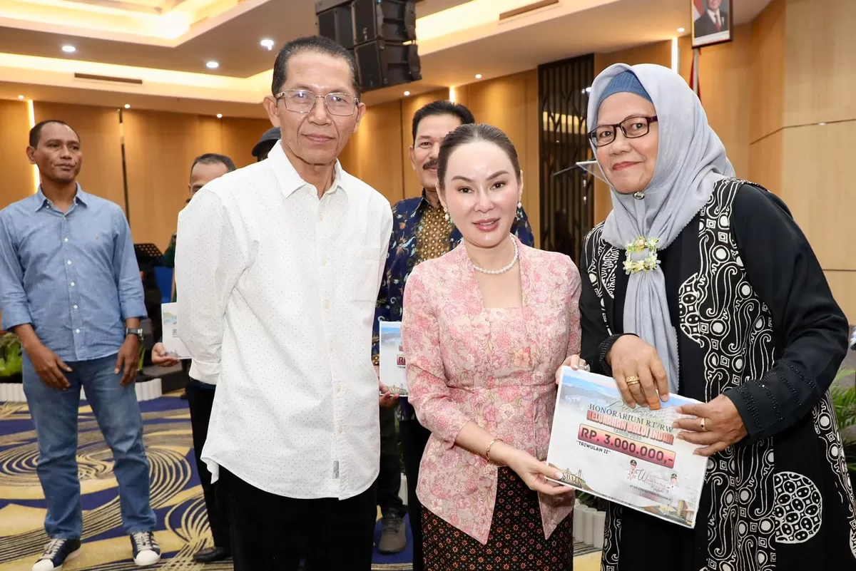 Pertemuan silaturahmi Wali Kota Batam Amsakar Achmad bersama para Ketua RT, RW, LPM, serta tokoh masyarakat se-Kecamatan Lubukbaja di Hotel AP Premier, Batuampar. (Humas Diskominfo Batam)