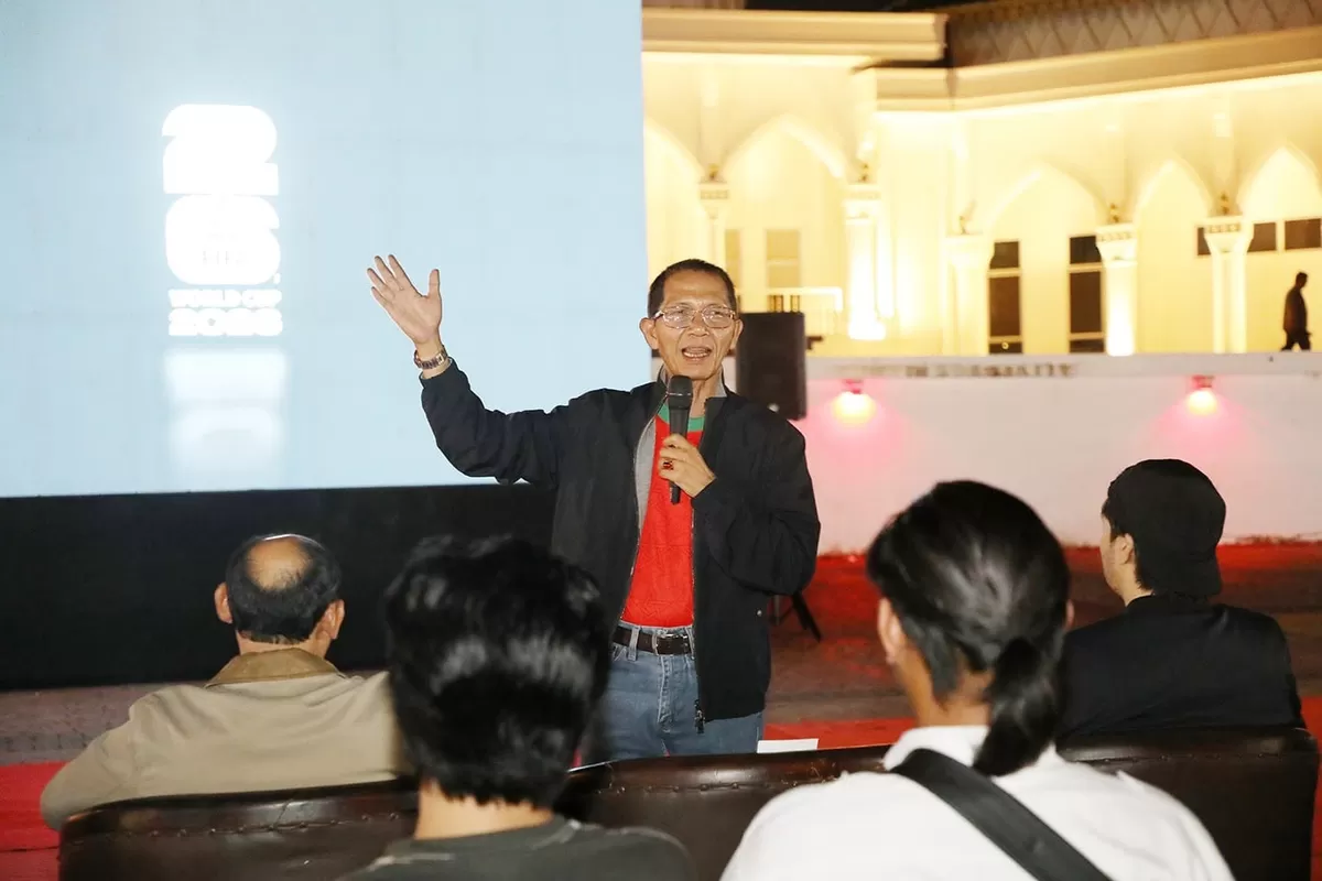 Wali Kota Batam, Amsakar Achmad, nonton bareng bersama warga, pertandingan semifinal Piala Dunia FIFA 2026 antara Prancis melawan Spanyol. (Humas Diskominfo Batam)