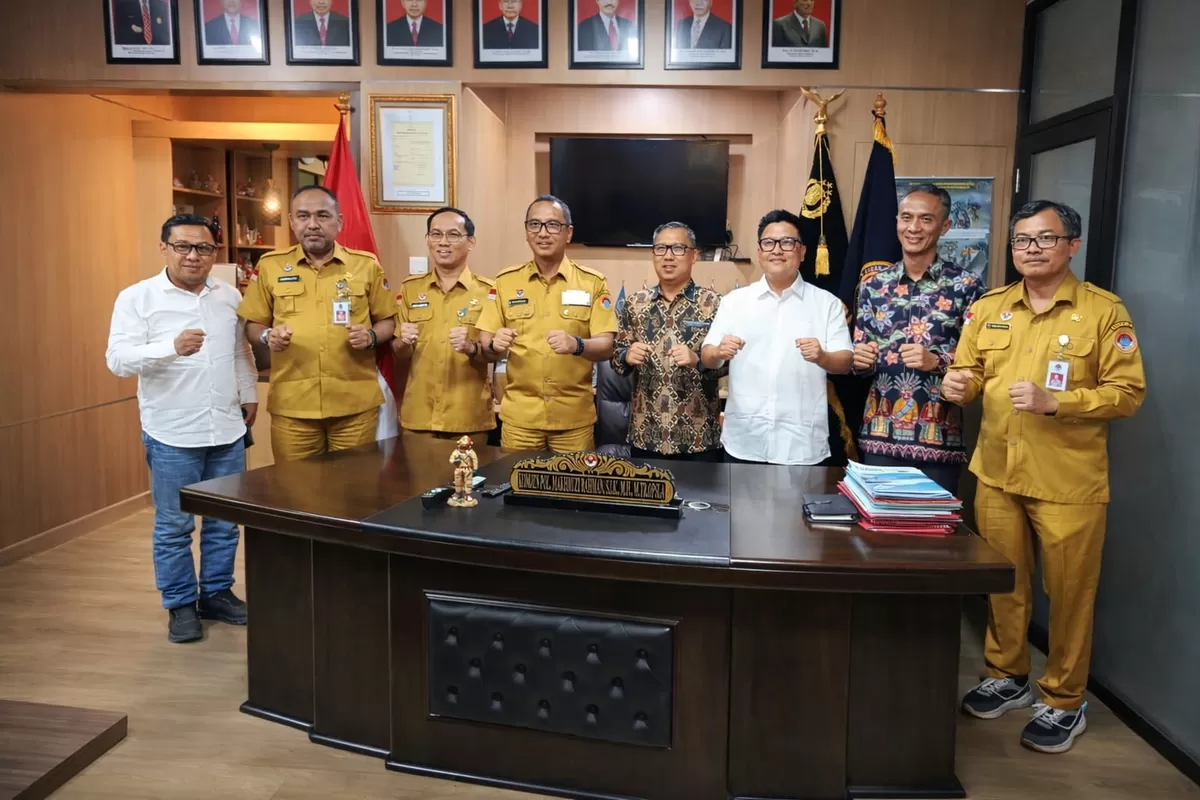 Wakil Gubernur Kepri Nyanyang Haris Pratamura, poto bersama pejabat terkait. (Diskominfo Kepri)