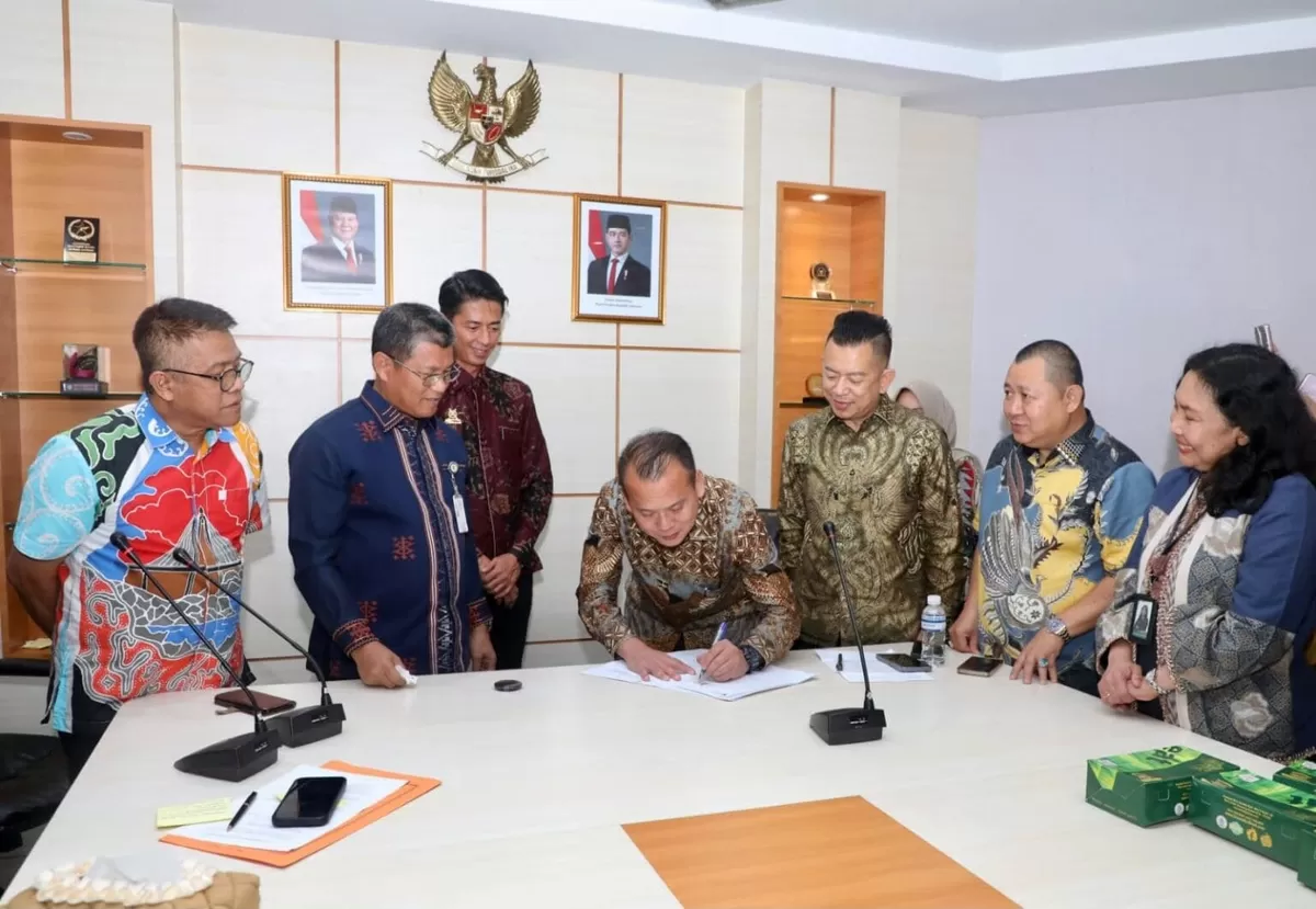 Penandatanganan Perjanjian Kerja Sama pengelolaan Kawasan Wisata Dendang Melayu bersama PT Vendoor Mebelia Indonesia (VMI), yang berlangsung di Kantor Wali Kota Batam. (Diskominfo Batam)