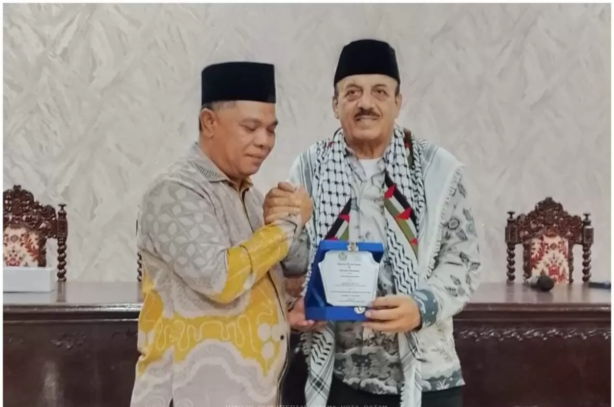 Kepala Kantor Kemenag Batam, H. Budi Dermawan, menerima kunjungan silaturahmi Duta Besar Palestina untuk Republik Indonesia, H.E. Mr. Abdal Fatah A.K. Al-Sattar. (Kemenag Batam)