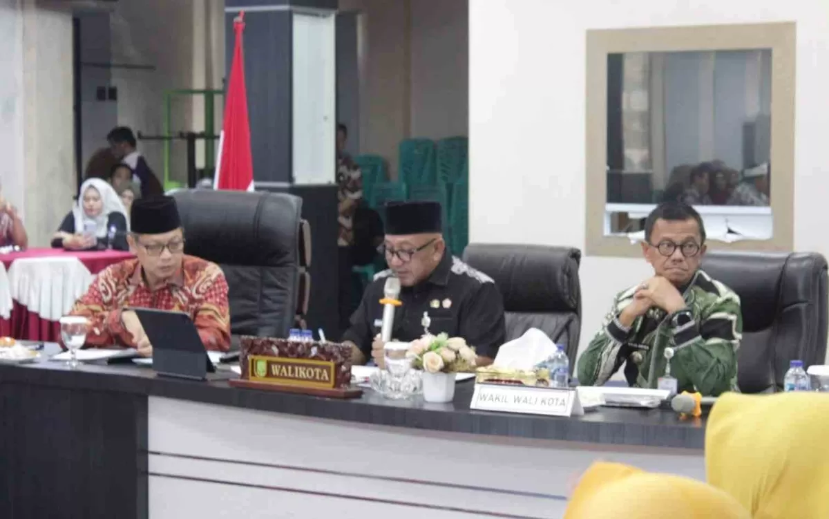 Walikota Kota Tanjungpinang, Lis Darmansyah menggelar rapat koordinasi pembangunan bidang pendidikan. (Diskominfo Kepri)